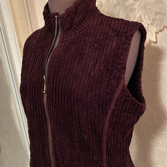 Women’s plum purple corduroy Woolrich vest size Sm - Picture 3 of 5